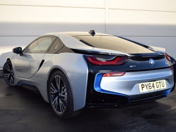 Wayne Rooney sprzedaje swoje BMW i8